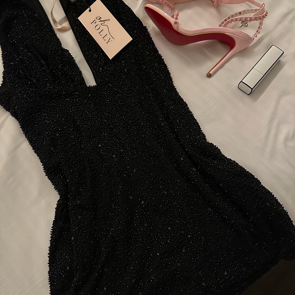 Elegant Black Sleeveless Dress - Picture 6 of 7